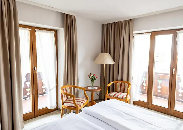 Отель Alpenhotel Pfaffenwinkel 3*